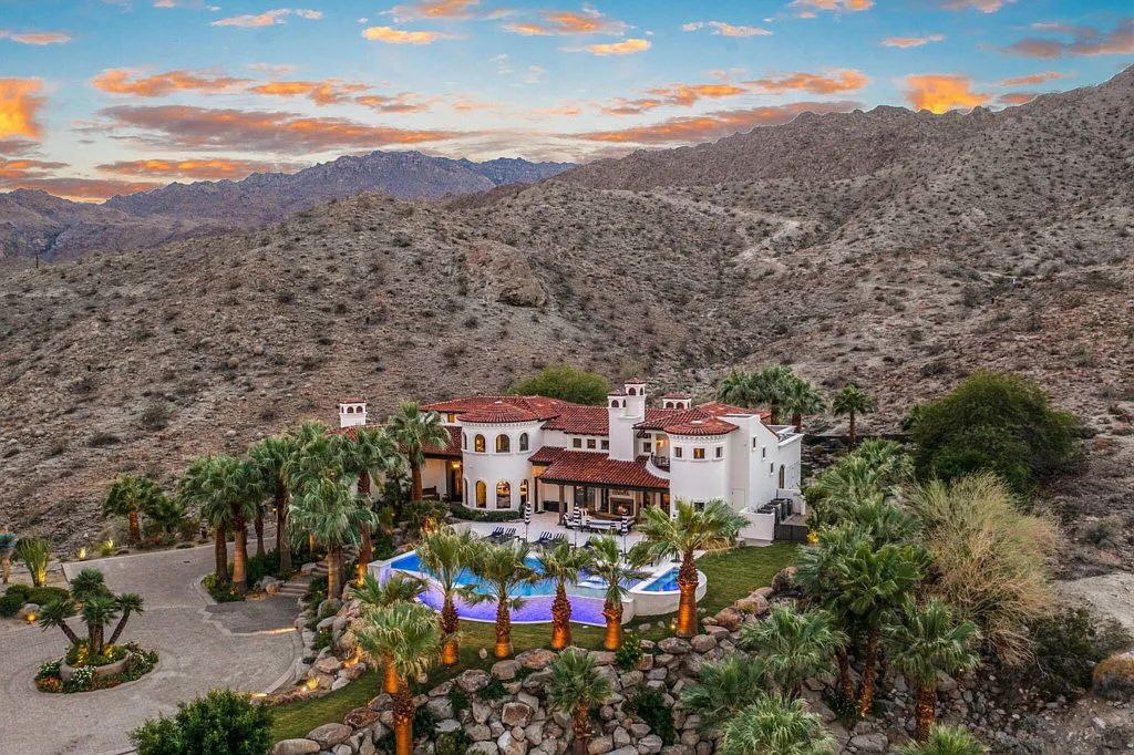 71375 Cholla Way, Palm Desert, California is a one of a kind property in the South Palm Desert neighborhood of Cahuilla Hills offers dramatic panoramic views of the mountains, golf courses and down valley that are stunning day and night. 