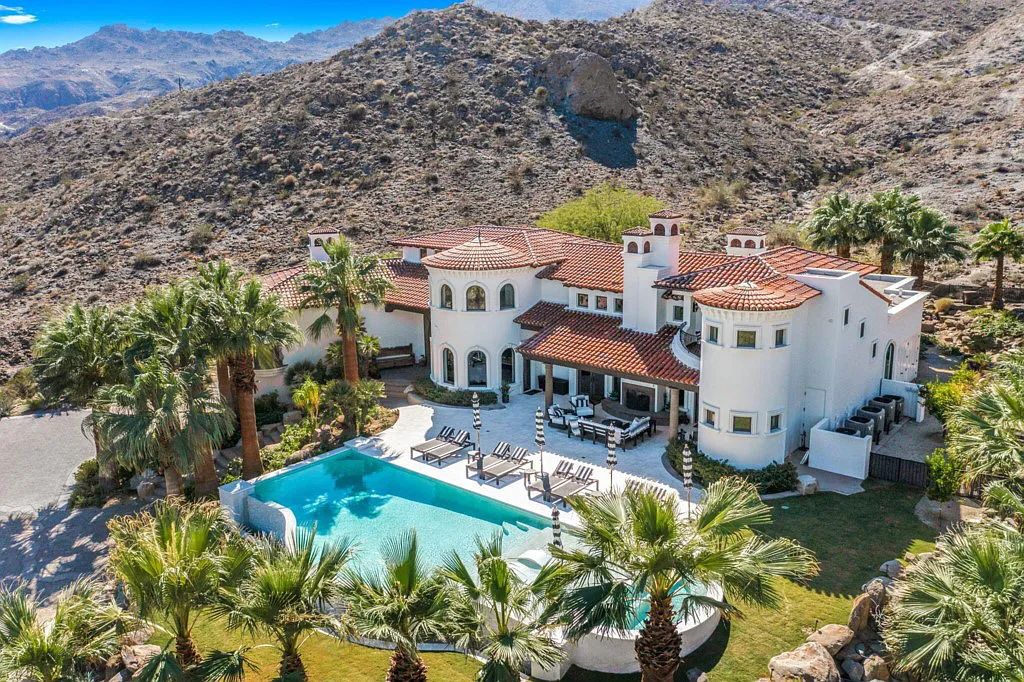 71375 Cholla Way, Palm Desert, California is a one of a kind property in the South Palm Desert neighborhood of Cahuilla Hills offers dramatic panoramic views of the mountains, golf courses and down valley that are stunning day and night. 