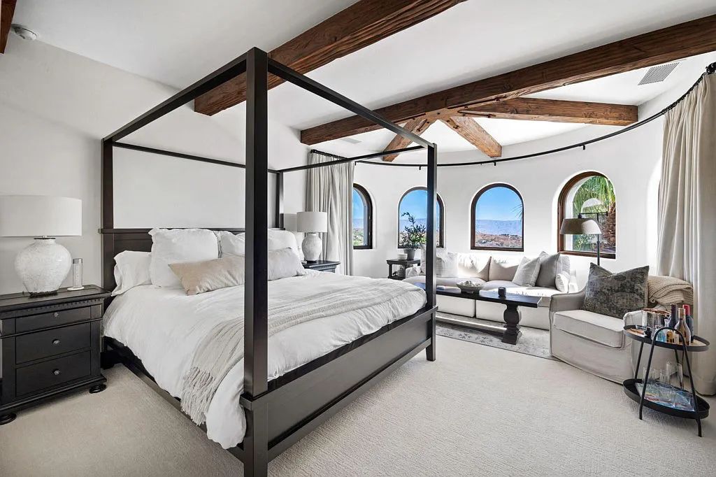 71375 Cholla Way, Palm Desert, California is a one of a kind property in the South Palm Desert neighborhood of Cahuilla Hills offers dramatic panoramic views of the mountains, golf courses and down valley that are stunning day and night. 