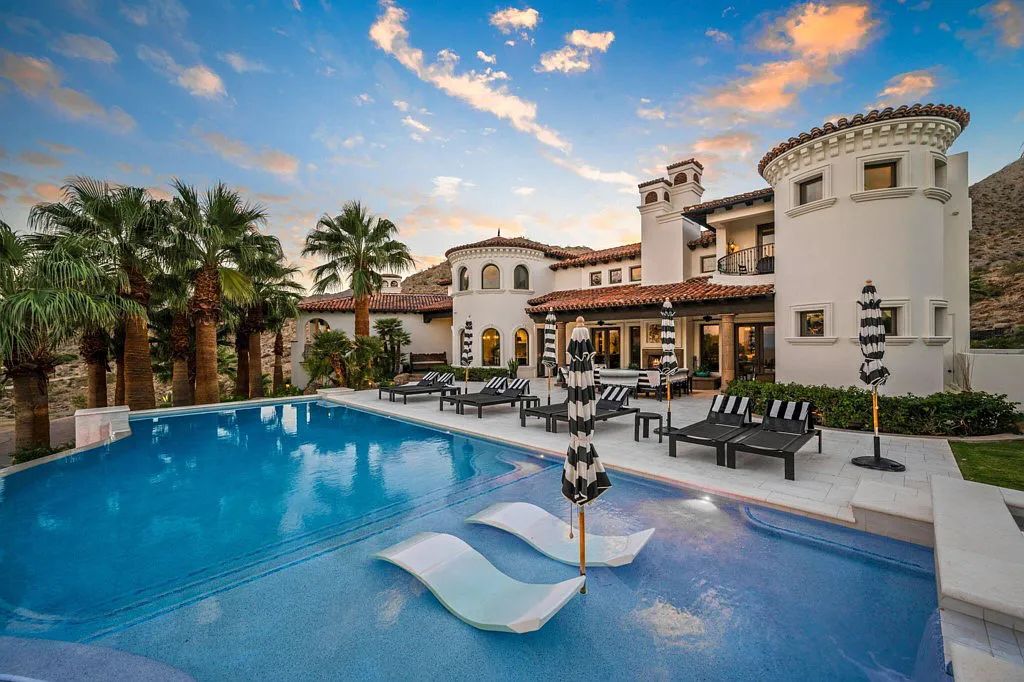 71375 Cholla Way, Palm Desert, California is a one of a kind property in the South Palm Desert neighborhood of Cahuilla Hills offers dramatic panoramic views of the mountains, golf courses and down valley that are stunning day and night. 