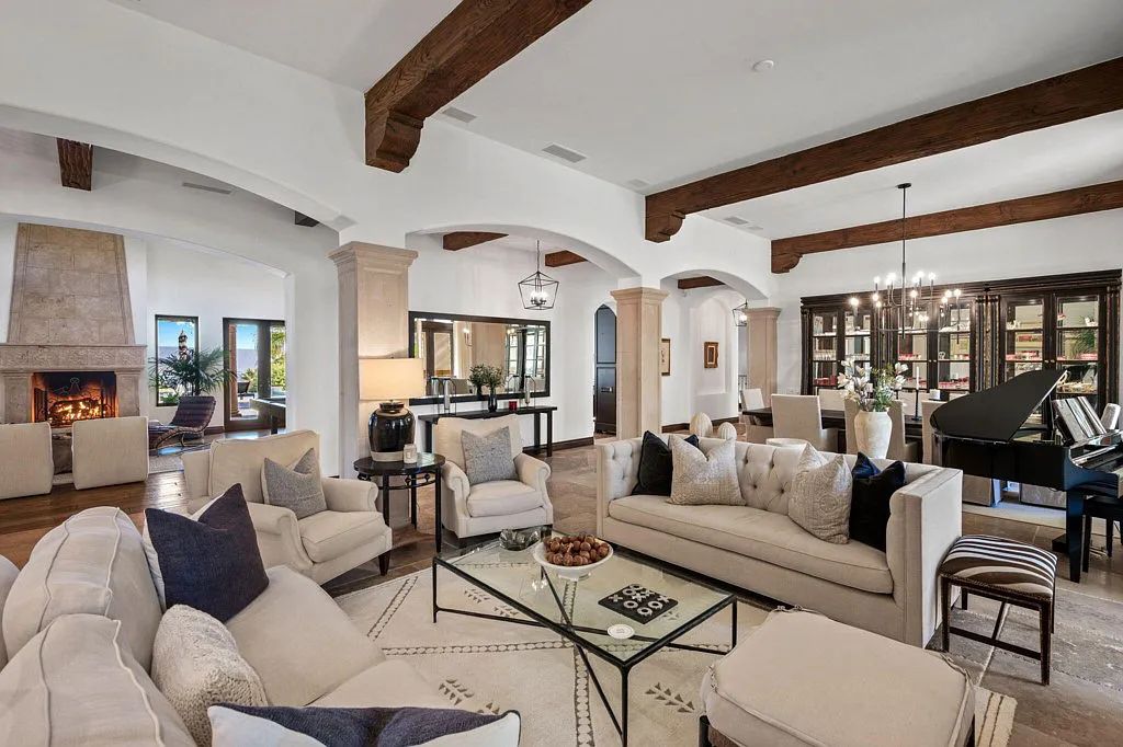 71375 Cholla Way, Palm Desert, California is a one of a kind property in the South Palm Desert neighborhood of Cahuilla Hills offers dramatic panoramic views of the mountains, golf courses and down valley that are stunning day and night. 