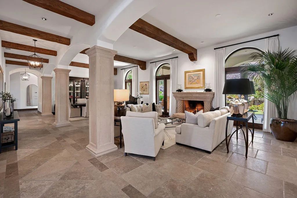 71375 Cholla Way, Palm Desert, California is a one of a kind property in the South Palm Desert neighborhood of Cahuilla Hills offers dramatic panoramic views of the mountains, golf courses and down valley that are stunning day and night. 
