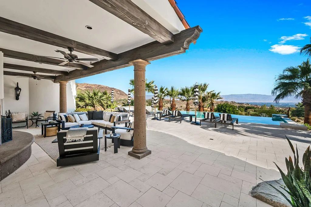71375 Cholla Way, Palm Desert, California is a one of a kind property in the South Palm Desert neighborhood of Cahuilla Hills offers dramatic panoramic views of the mountains, golf courses and down valley that are stunning day and night. 