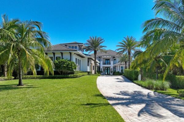 A Rarely Oceanfront Estate in Vero Beach Florida with Impeccable Design ...
