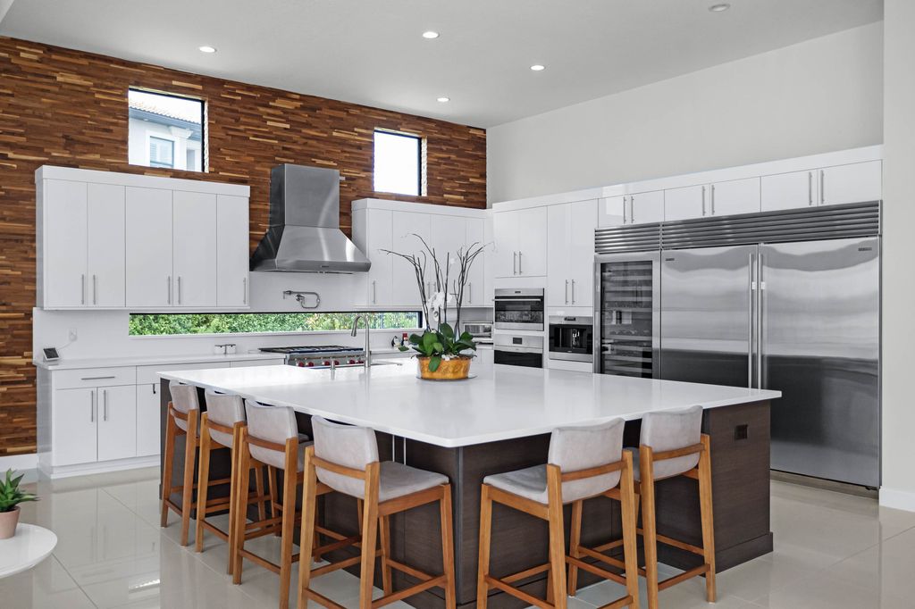4066 Isabella Circle, Windermere, Florida is a spectacular home with beautiful porcelain floors, high-end appliances, accent wall, expensive light features, and an amazing backyard and gorgeous views.