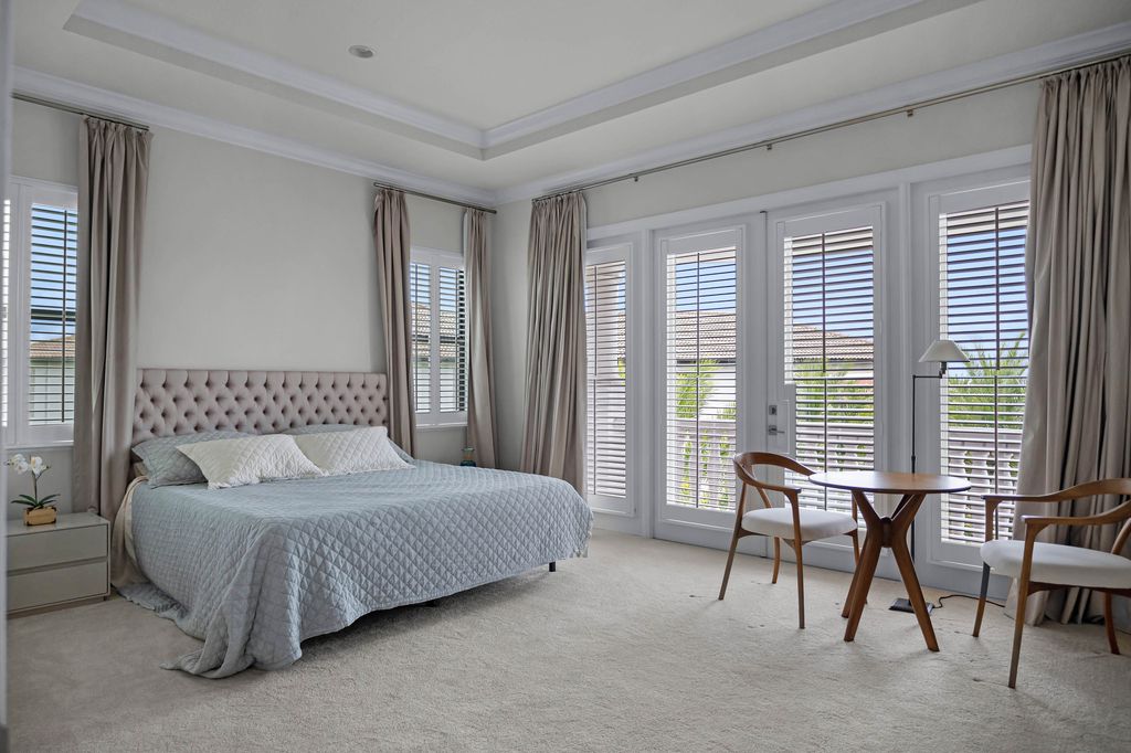 4066 Isabella Circle, Windermere, Florida is a spectacular home with beautiful porcelain floors, high-end appliances, accent wall, expensive light features, and an amazing backyard and gorgeous views.
