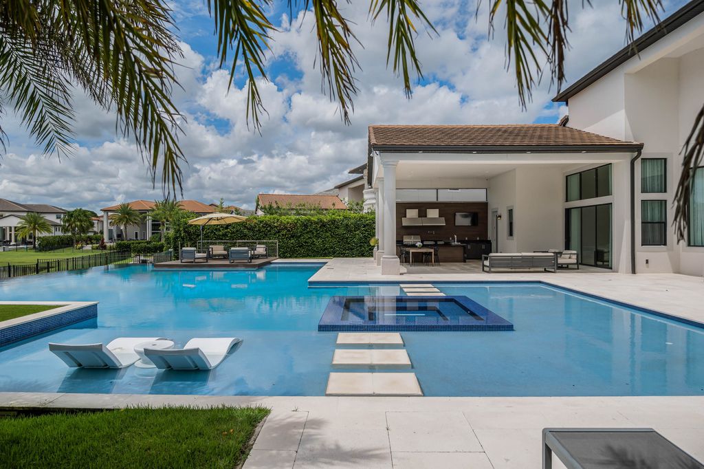 4066 Isabella Circle, Windermere, Florida is a spectacular home with beautiful porcelain floors, high-end appliances, accent wall, expensive light features, and an amazing backyard and gorgeous views.