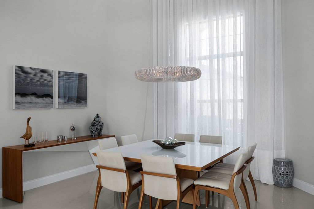4066 Isabella Circle, Windermere, Florida is a spectacular home with beautiful porcelain floors, high-end appliances, accent wall, expensive light features, and an amazing backyard and gorgeous views.
