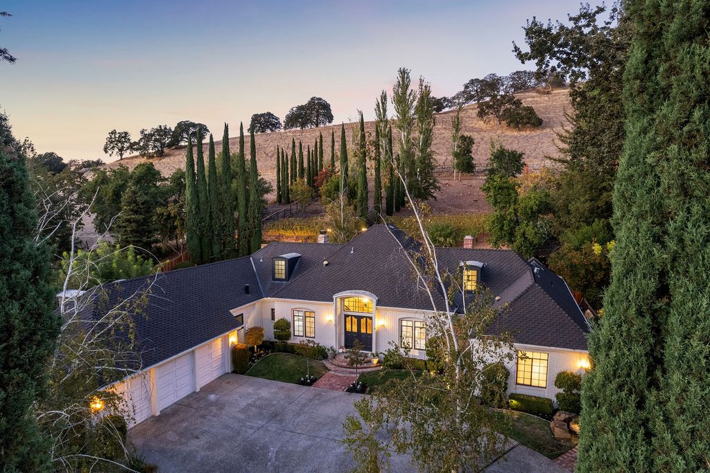 1941 Parkmont Drive, Alamo, California is beautiful remodeled custom home features a resort-like backyard with pool, spa, outdoor kitchen, built-in fire pit, bocce court, expansive level grassy area to play, sport court location, producing vineyard, vegetable garden beds, & fruit trees.