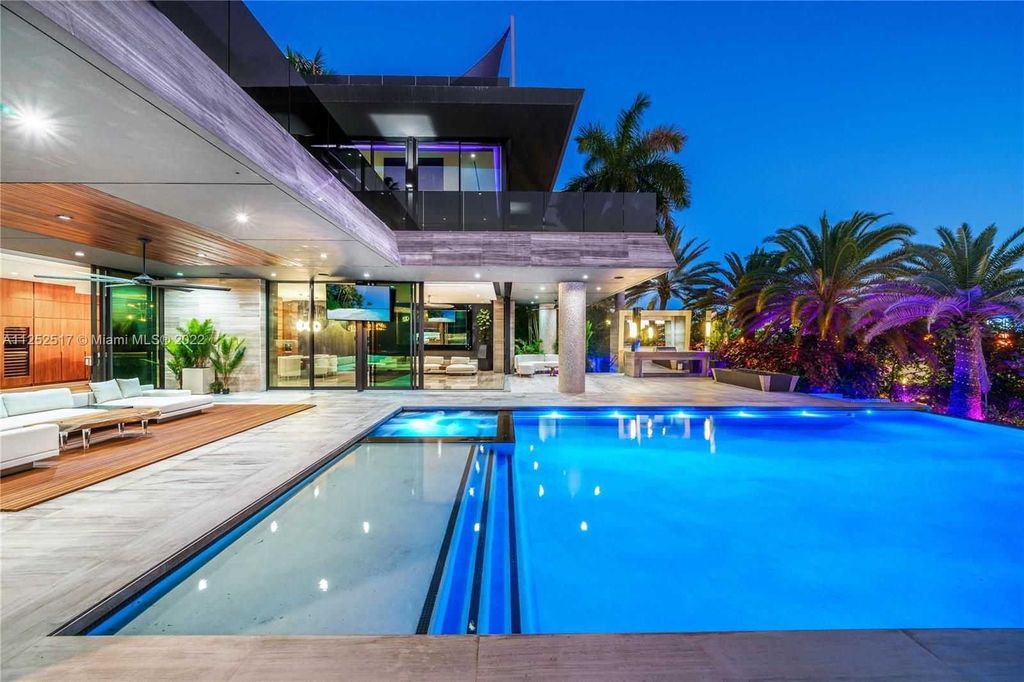 158 Palm Avenue, Miami Beach, Florida is a new construction masterpiece in one of the most coveted Miami Beach gated communities with 100' water frontage, stunning bay and skyline views.