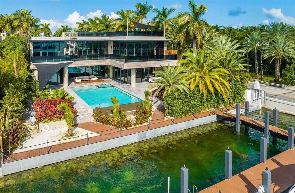 158 Palm Avenue, Miami Beach, Florida is a new construction masterpiece in one of the most coveted Miami Beach gated communities with 100' water frontage, stunning bay and skyline views.
