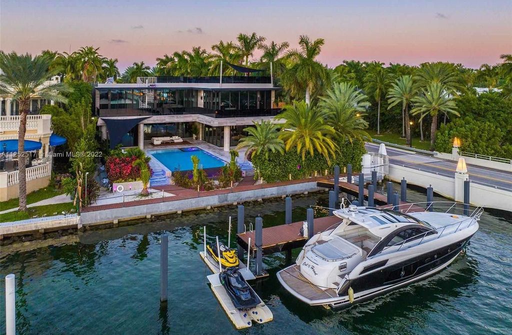 158 Palm Avenue, Miami Beach, Florida is a new construction masterpiece in one of the most coveted Miami Beach gated communities with 100' water frontage, stunning bay and skyline views.