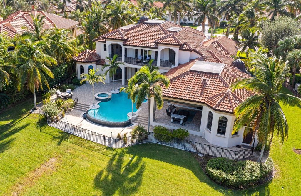 2539 Escada Court, Naples, Florida is a custom-built estate just minutes to world class beaches, shopping and fine dining with picturesque pool and lake views from just about every room.