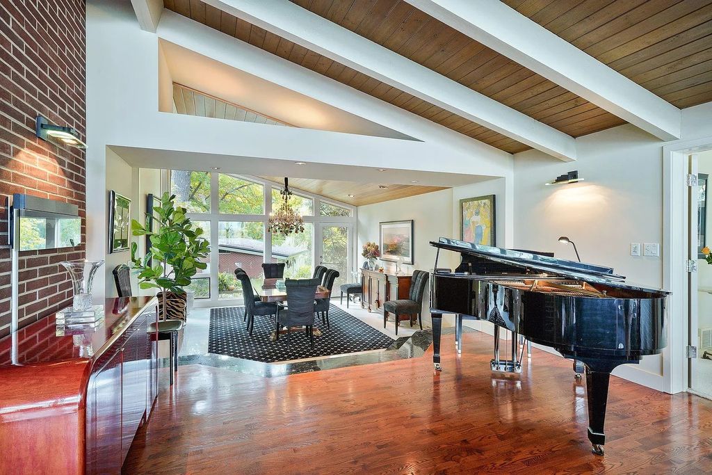 The House in Excelsior offers formal dining room along with unique built-in breakfast bar just off the kitchen, now available for sale. This home located at 2605 Maple Ridge Ln, Excelsior, Minnesota