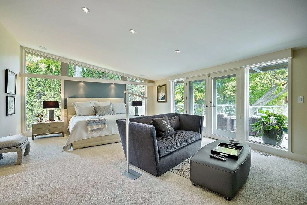 The House in Excelsior offers formal dining room along with unique built-in breakfast bar just off the kitchen, now available for sale. This home located at 2605 Maple Ridge Ln, Excelsior, Minnesota