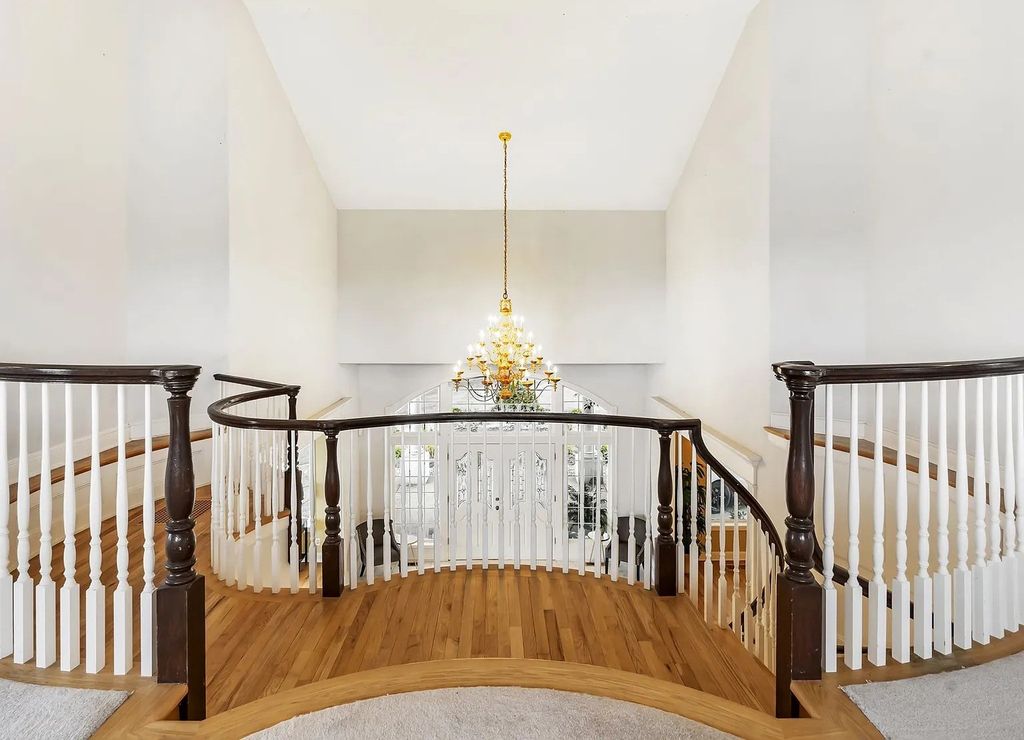 The Estate in Portland is a luxurious home commanding breathtaking panoramic views of 3 mountains now available for sale. This home located at 17010 NW Sheltered Nook Rd, Portland, Oregon; offering 06 bedrooms and 06 bathrooms with 7,719 square feet of living spaces.