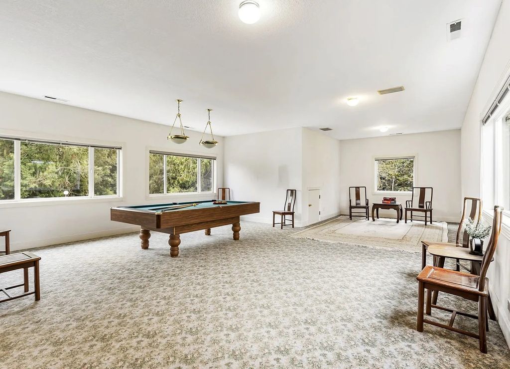 The Estate in Portland is a luxurious home commanding breathtaking panoramic views of 3 mountains now available for sale. This home located at 17010 NW Sheltered Nook Rd, Portland, Oregon; offering 06 bedrooms and 06 bathrooms with 7,719 square feet of living spaces.