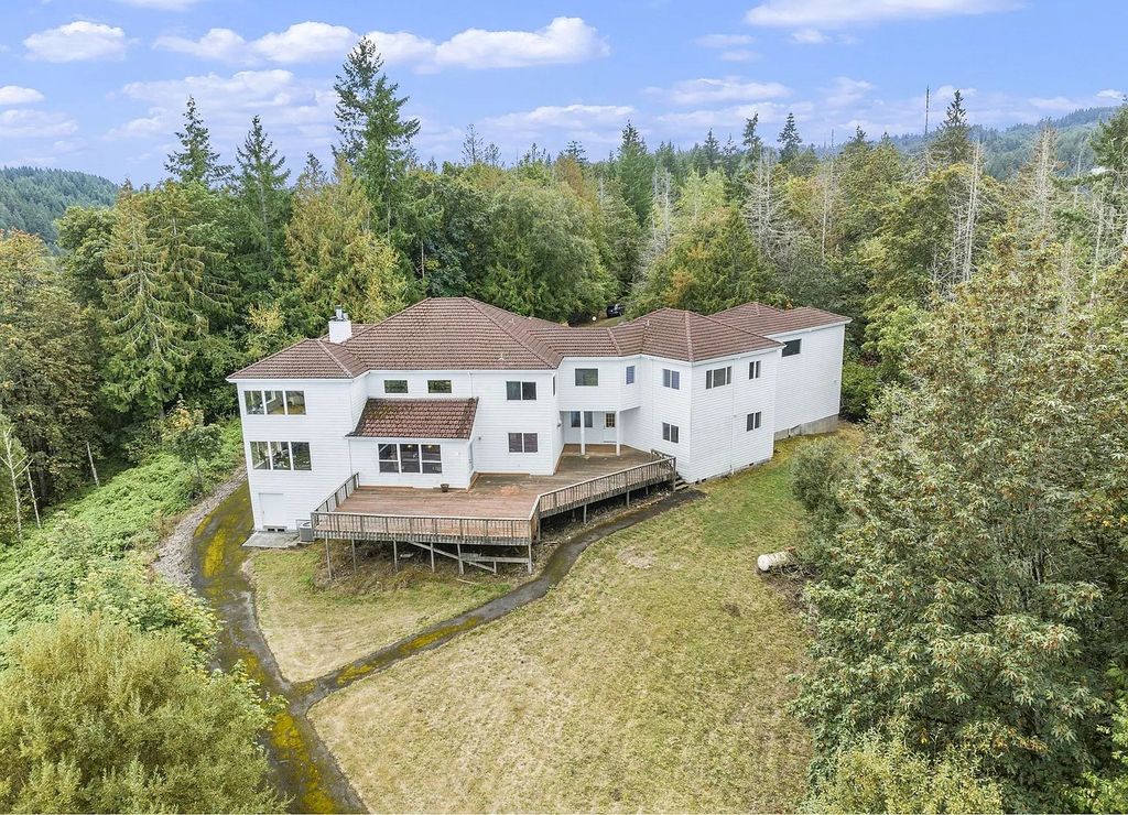 The Estate in Portland is a luxurious home commanding breathtaking panoramic views of 3 mountains now available for sale. This home located at 17010 NW Sheltered Nook Rd, Portland, Oregon; offering 06 bedrooms and 06 bathrooms with 7,719 square feet of living spaces.
