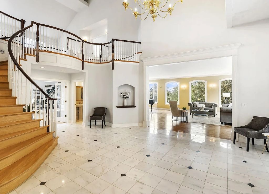 The Estate in Portland is a luxurious home commanding breathtaking panoramic views of 3 mountains now available for sale. This home located at 17010 NW Sheltered Nook Rd, Portland, Oregon; offering 06 bedrooms and 06 bathrooms with 7,719 square feet of living spaces.