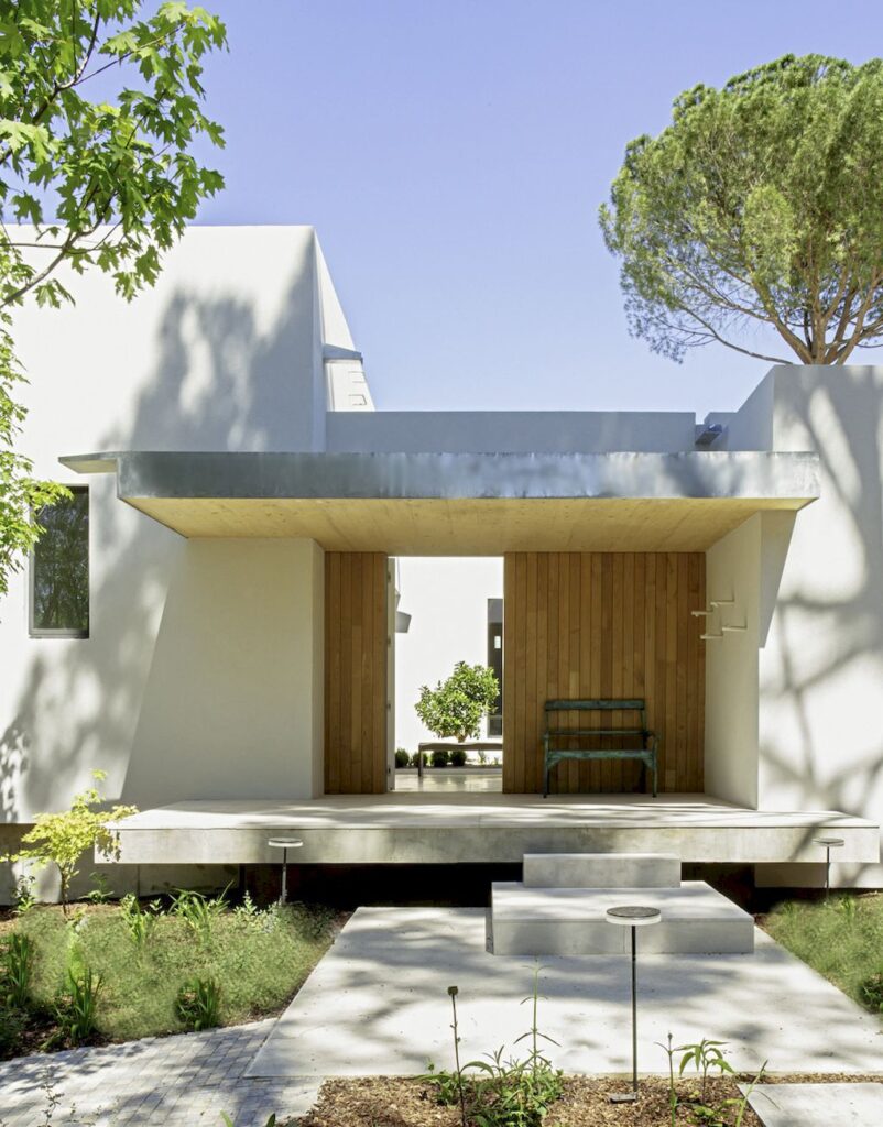 House AS an Elegant House With Outdoor Living Connection by Abaton 10