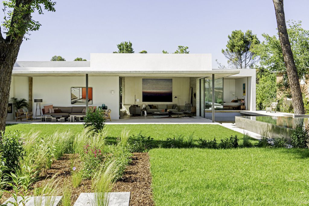 House AS, an Elegant House With Outdoor Living Connection by Ábaton