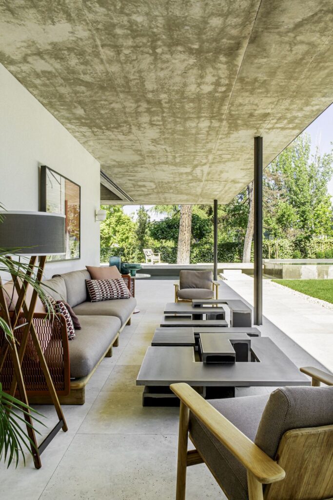 House AS an Elegant House With Outdoor Living Connection by Abaton 15