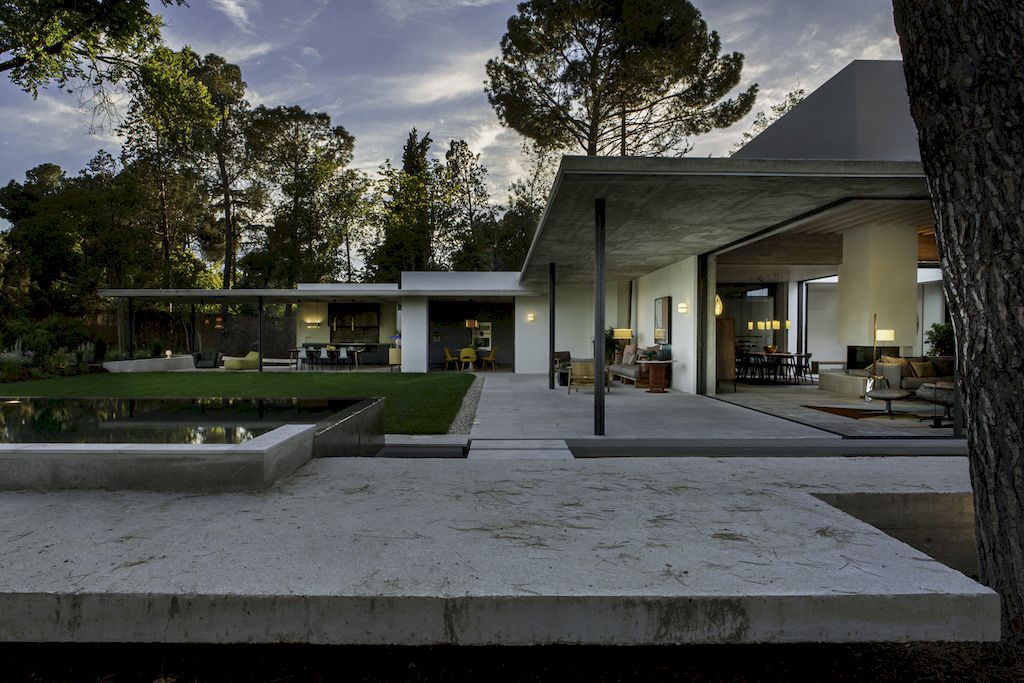 House AS, an Elegant House With Outdoor Living Connection by Ábaton