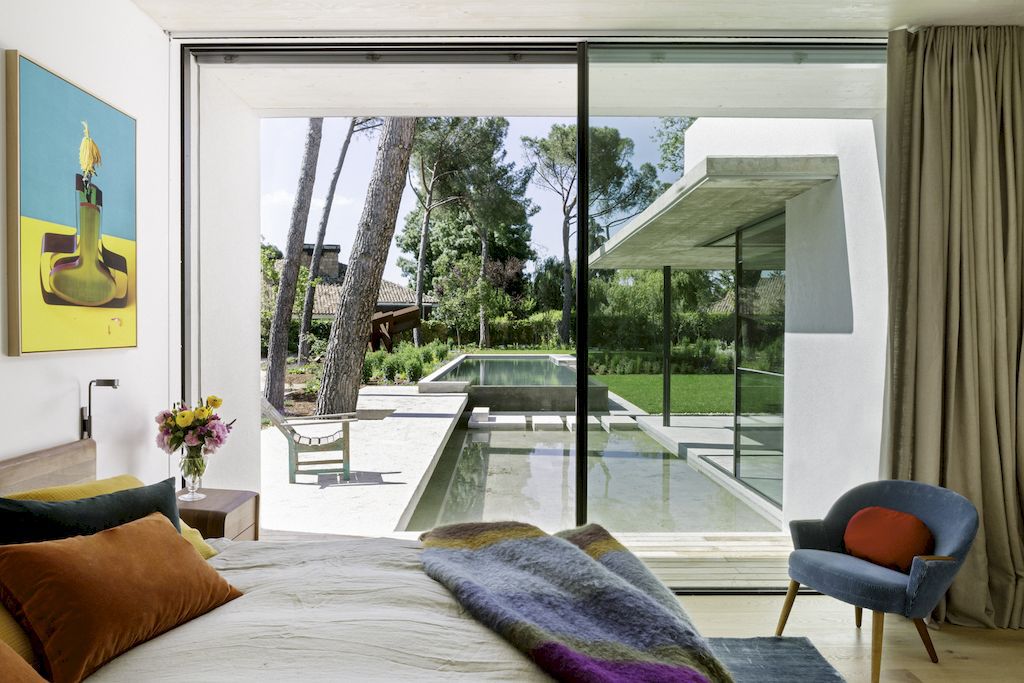 House AS, an Elegant House With Outdoor Living Connection by Ábaton