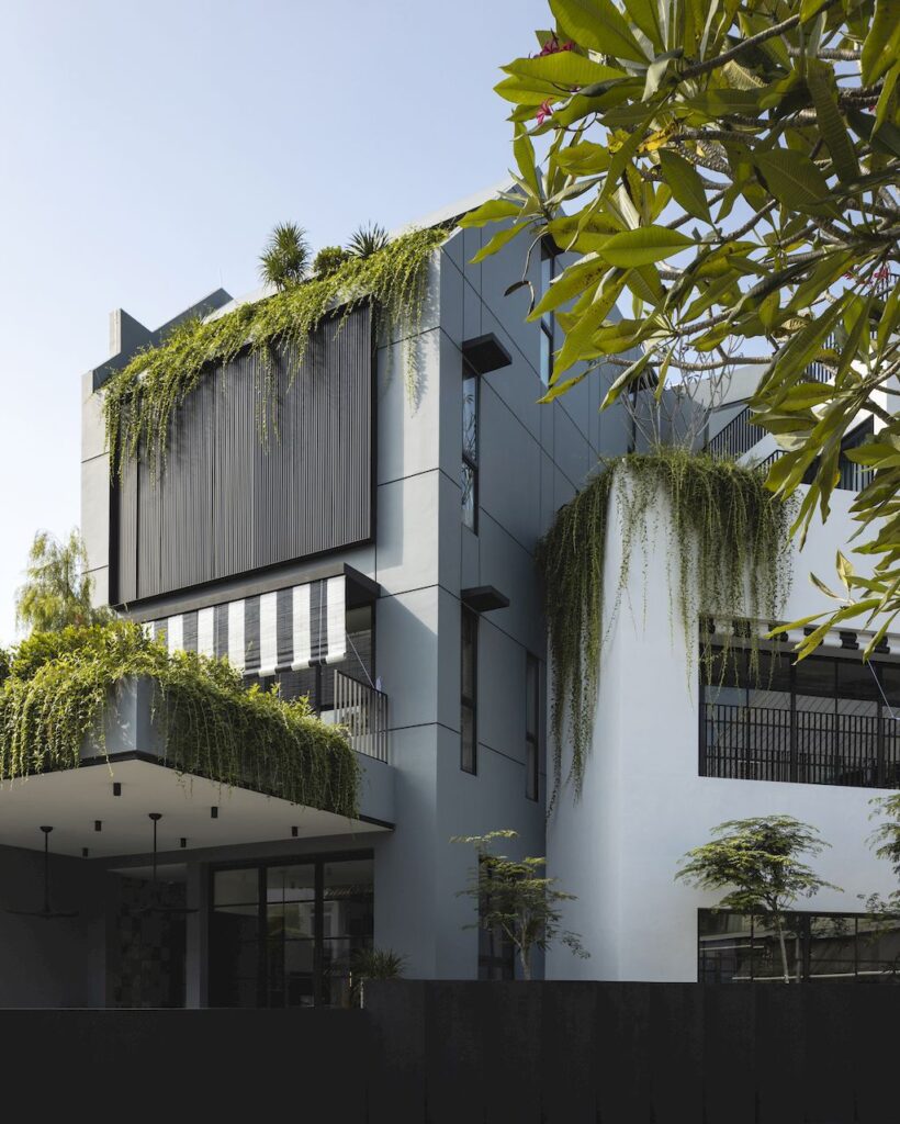 House at Shelford Road a Prominent Home in Singapore by Designshop 7