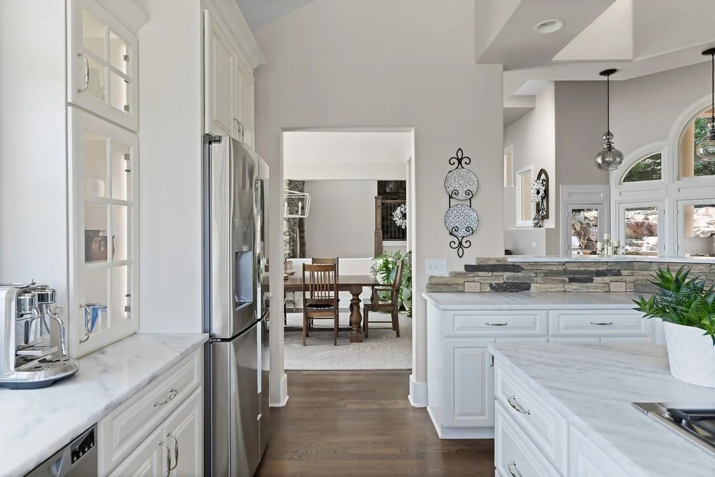 The Estate in Thompsons Station is a luxurious home fully renovated and boasts breathtaking views from every room now available for sale. This home located at 5670 Carters Creek Pike, Thompsons Station, Tennessee; offering 05 bedrooms and 06 bathrooms with 5,362 square feet of living spaces. 
