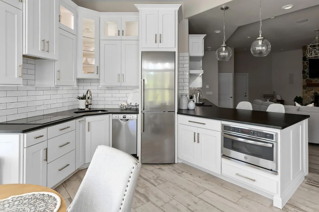 The Estate in Thompsons Station is a luxurious home fully renovated and boasts breathtaking views from every room now available for sale. This home located at 5670 Carters Creek Pike, Thompsons Station, Tennessee; offering 05 bedrooms and 06 bathrooms with 5,362 square feet of living spaces. 