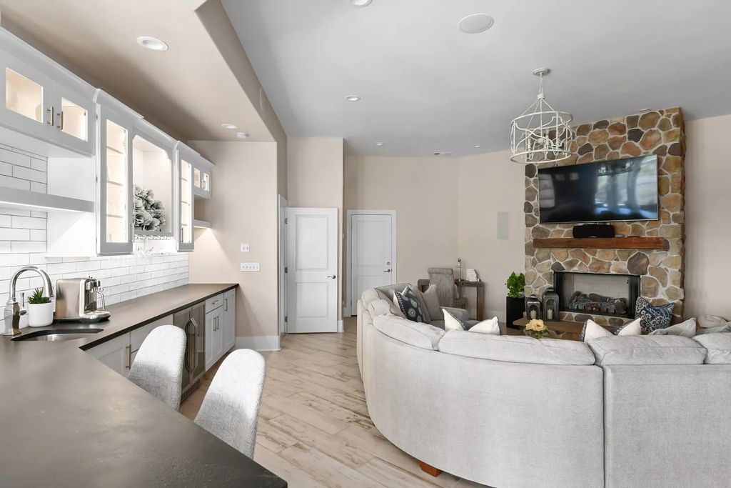 The Estate in Thompsons Station is a luxurious home fully renovated and boasts breathtaking views from every room now available for sale. This home located at 5670 Carters Creek Pike, Thompsons Station, Tennessee; offering 05 bedrooms and 06 bathrooms with 5,362 square feet of living spaces. 