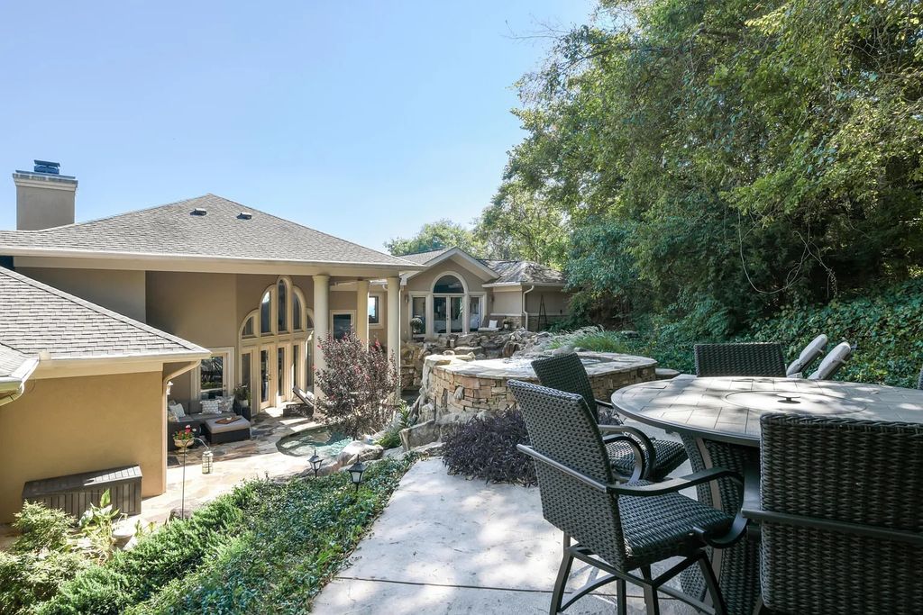 The Estate in Thompsons Station is a luxurious home fully renovated and boasts breathtaking views from every room now available for sale. This home located at 5670 Carters Creek Pike, Thompsons Station, Tennessee; offering 05 bedrooms and 06 bathrooms with 5,362 square feet of living spaces. 
