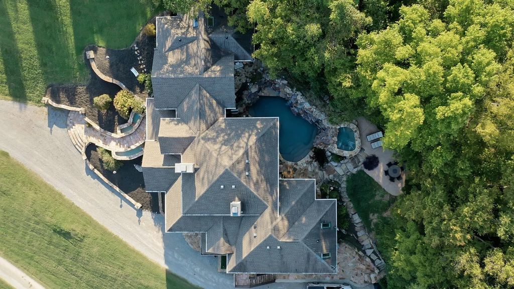 The Estate in Thompsons Station is a luxurious home fully renovated and boasts breathtaking views from every room now available for sale. This home located at 5670 Carters Creek Pike, Thompsons Station, Tennessee; offering 05 bedrooms and 06 bathrooms with 5,362 square feet of living spaces. 