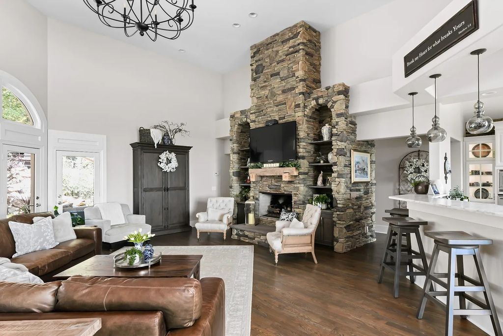 The Estate in Thompsons Station is a luxurious home fully renovated and boasts breathtaking views from every room now available for sale. This home located at 5670 Carters Creek Pike, Thompsons Station, Tennessee; offering 05 bedrooms and 06 bathrooms with 5,362 square feet of living spaces. 