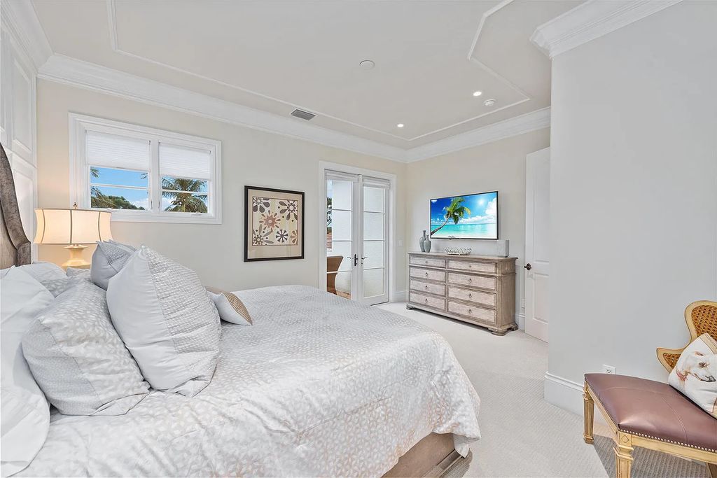 3855 Isla Del Sol Way, Naples, Florida is an impressive in the award-winning community of Fiddler's Creek with a breathtaking view of the pool, lake, and golf course.