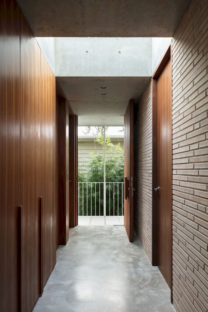 Little Manly House with Contemporary Architecture Design by CHROFI 11