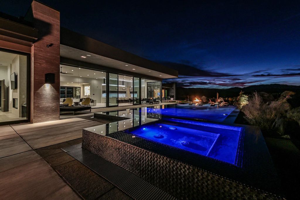 2399 N Kiva Trail, Saint George, Utah is a truly one of a kind contemporary estate sits 28 feet above the street below, boasts 360 degree views, including a picture perfect framing of Snow Canyon, Red Mountain, Pine Valley Mountain, Movie Rock, and the Kachina Cliffs.