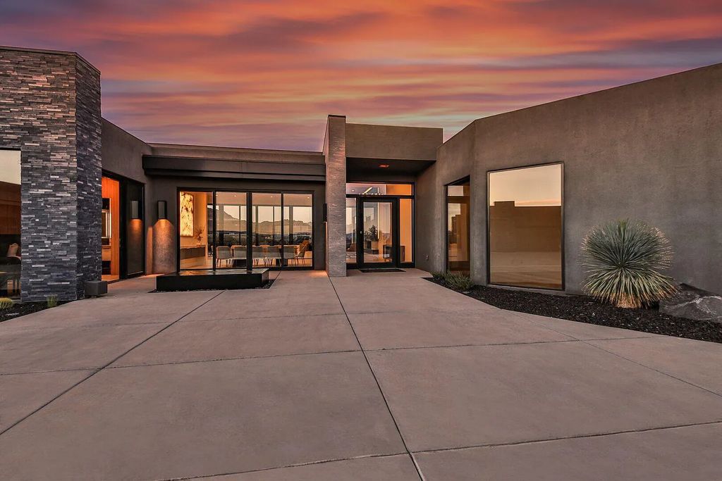 2399 N Kiva Trail, Saint George, Utah is a truly one of a kind contemporary estate sits 28 feet above the street below, boasts 360 degree views, including a picture perfect framing of Snow Canyon, Red Mountain, Pine Valley Mountain, Movie Rock, and the Kachina Cliffs.