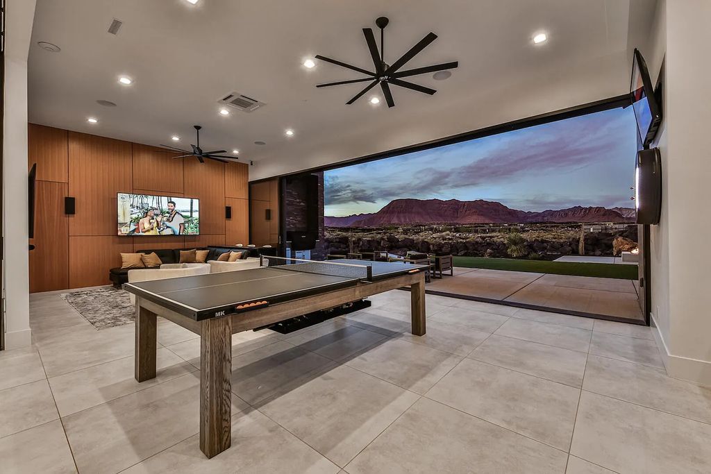 2399 N Kiva Trail, Saint George, Utah is a truly one of a kind contemporary estate sits 28 feet above the street below, boasts 360 degree views, including a picture perfect framing of Snow Canyon, Red Mountain, Pine Valley Mountain, Movie Rock, and the Kachina Cliffs.
