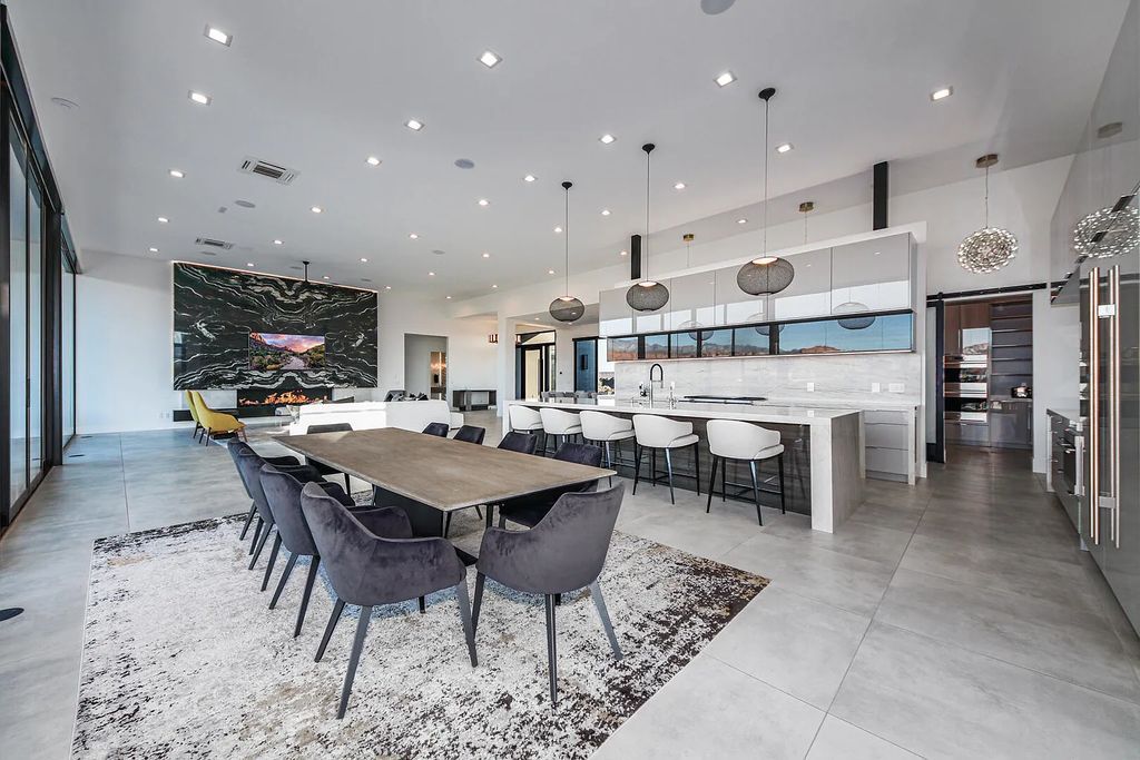 2399 N Kiva Trail, Saint George, Utah is a truly one of a kind contemporary estate sits 28 feet above the street below, boasts 360 degree views, including a picture perfect framing of Snow Canyon, Red Mountain, Pine Valley Mountain, Movie Rock, and the Kachina Cliffs.