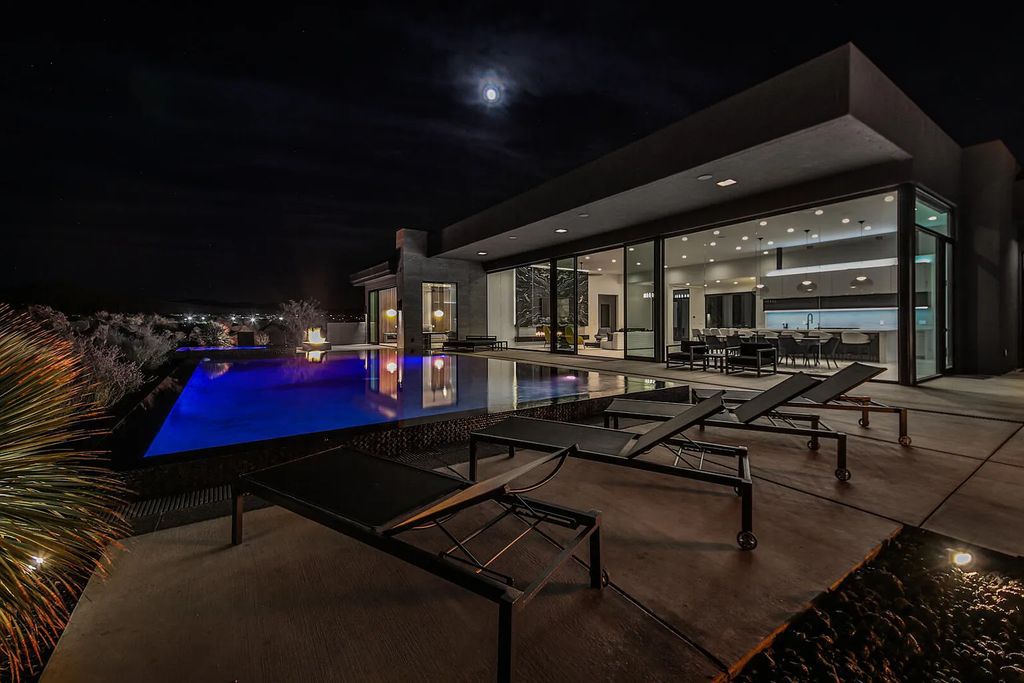 2399 N Kiva Trail, Saint George, Utah is a truly one of a kind contemporary estate sits 28 feet above the street below, boasts 360 degree views, including a picture perfect framing of Snow Canyon, Red Mountain, Pine Valley Mountain, Movie Rock, and the Kachina Cliffs.