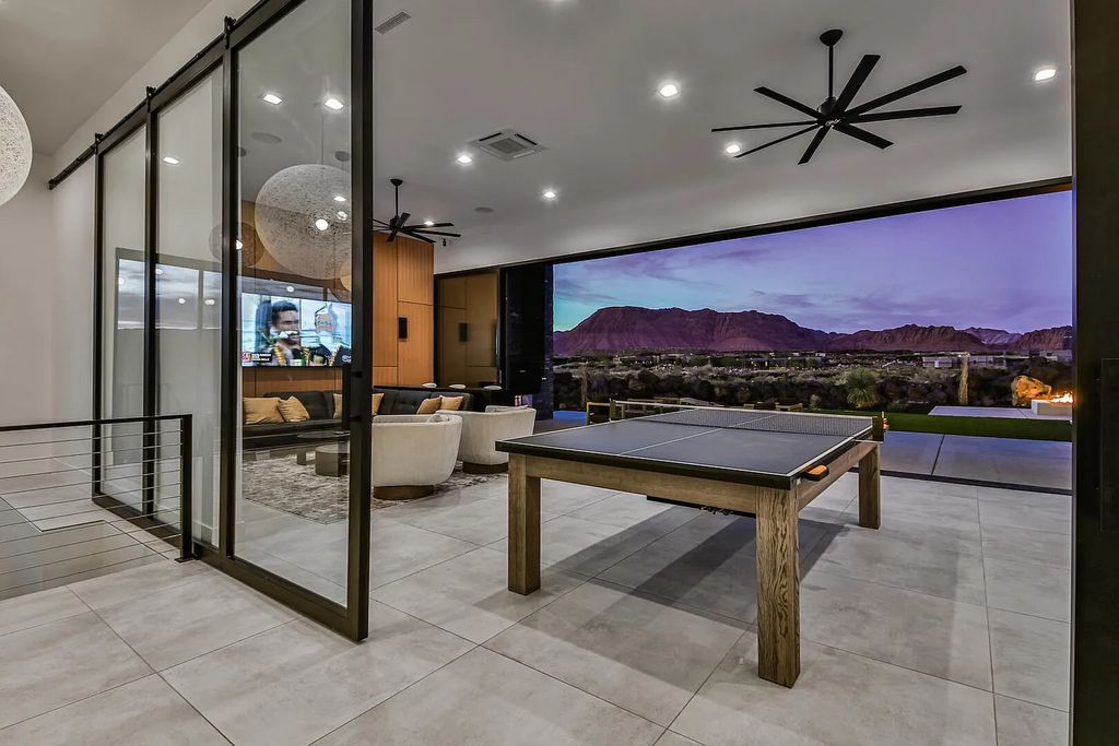 2399 N Kiva Trail, Saint George, Utah is a truly one of a kind contemporary estate sits 28 feet above the street below, boasts 360 degree views, including a picture perfect framing of Snow Canyon, Red Mountain, Pine Valley Mountain, Movie Rock, and the Kachina Cliffs.