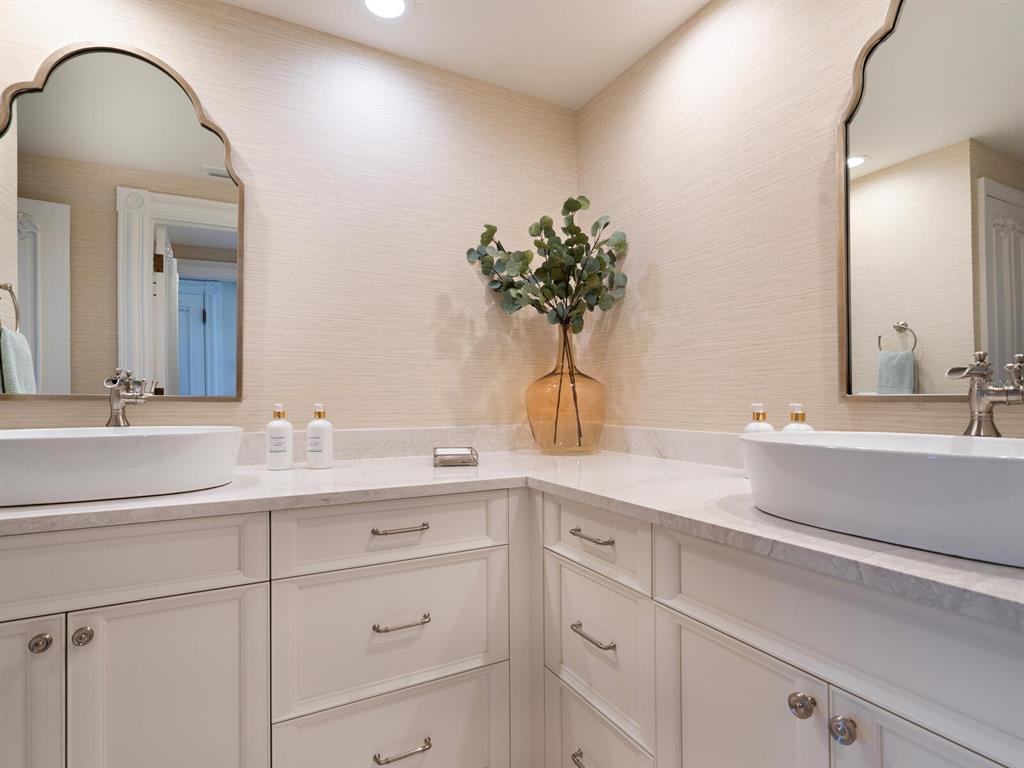8218 Sanderling Rd, Sarasota, Florida is a private resort-like compound with over 300 feet of direct beachfront rests on over 4-acres between the tranquil blue Gulf of Mexico waters and the quiet banks of Heron Lagoon in the Sanderling Club.