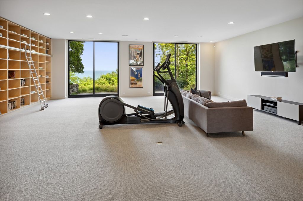 The Home in Glencoe is a luxurious home with great vistas of the lake make for a relax living experience, now available for sale. This home located at 325 Shoreline Ct, Glencoe, Illinois