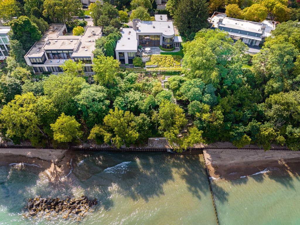 The Home in Glencoe is a luxurious home with great vistas of the lake make for a relax living experience, now available for sale. This home located at 325 Shoreline Ct, Glencoe, Illinois