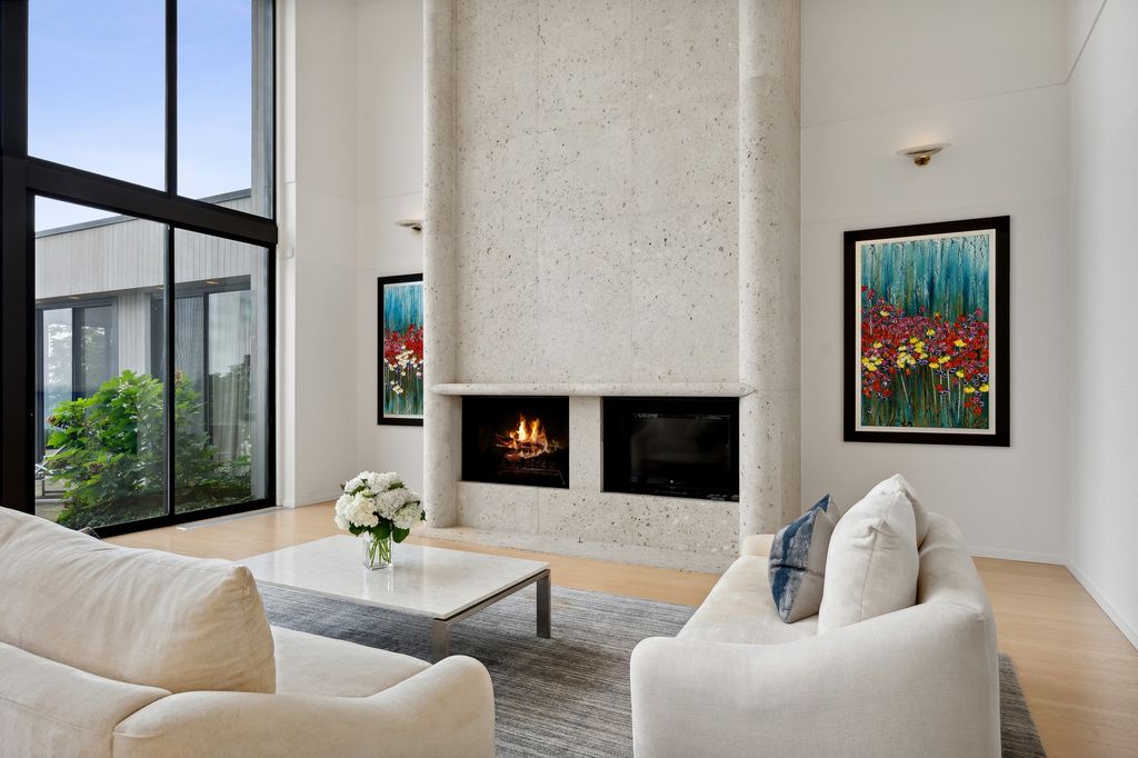The Home in Glencoe is a luxurious home with great vistas of the lake make for a relax living experience, now available for sale. This home located at 325 Shoreline Ct, Glencoe, Illinois