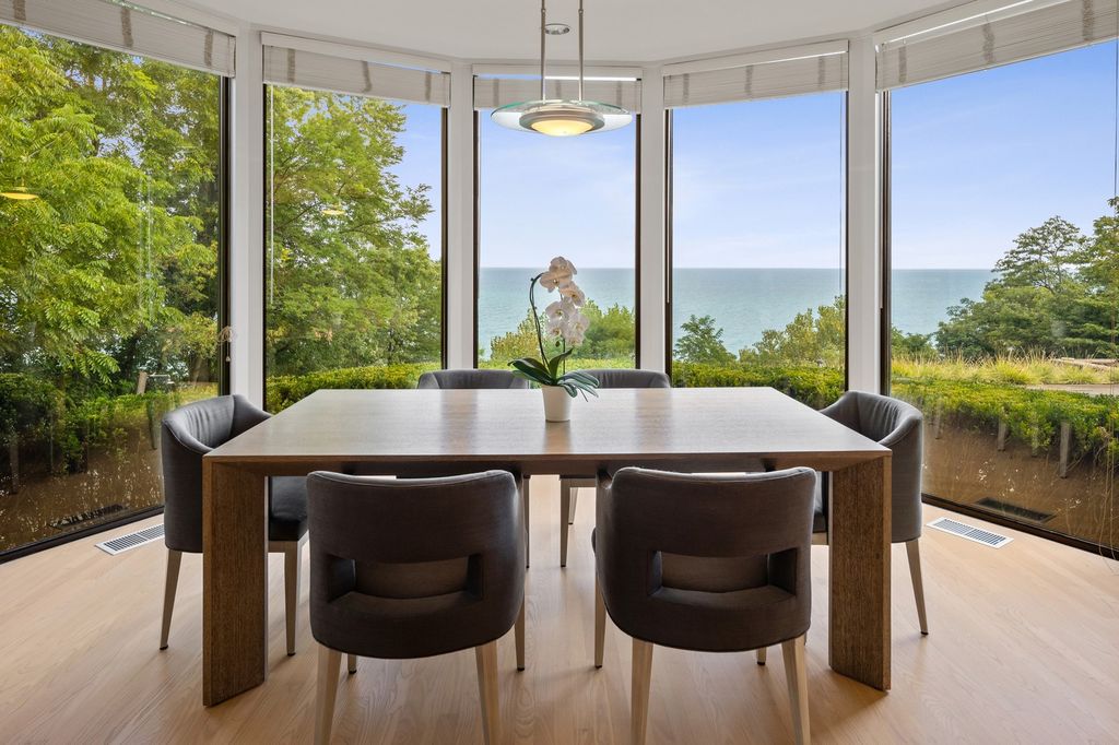 The Home in Glencoe is a luxurious home with great vistas of the lake make for a relax living experience, now available for sale. This home located at 325 Shoreline Ct, Glencoe, Illinois