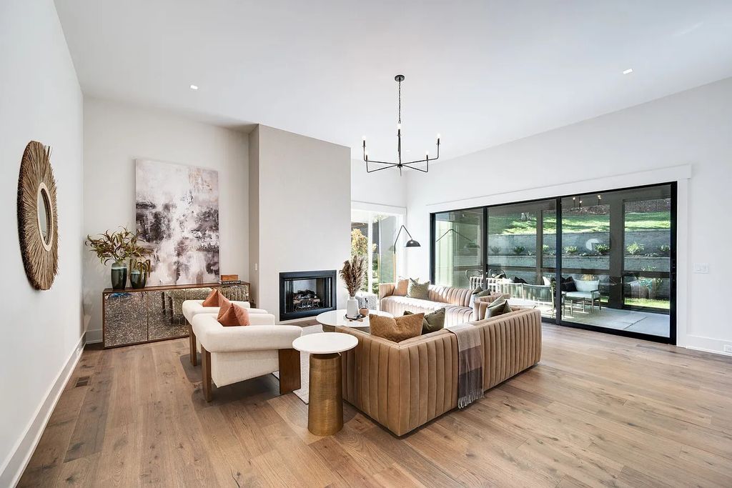 The House in Nashville has a main level master, secondary bedroom, and office along with all the elegant modern touches, now available for sale. This home located at 6523 Currywood Dr, Nashville, Tennessee