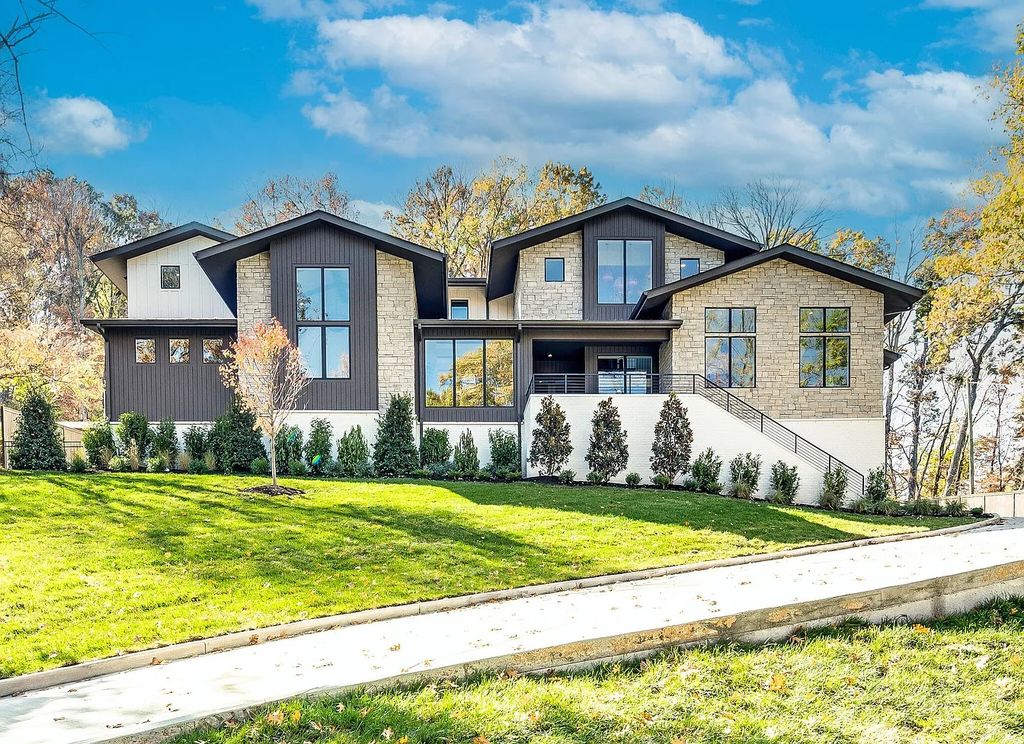 The House in Nashville has a main level master, secondary bedroom, and office along with all the elegant modern touches, now available for sale. This home located at 6523 Currywood Dr, Nashville, Tennessee